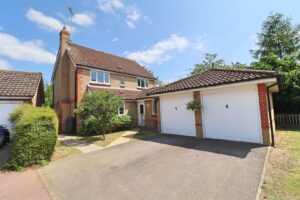 34003581 Pintail Crescent, Great Notley, Braintree