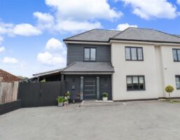 34132296 Valley Road, Braintree